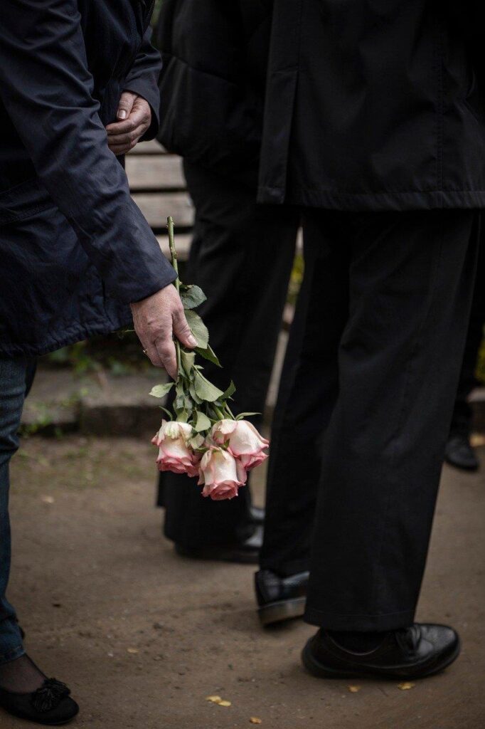 Home Serene ingang van Crematorium Rotterdam Crooswijk met rustige groene omgeving voor een waardig afscheid