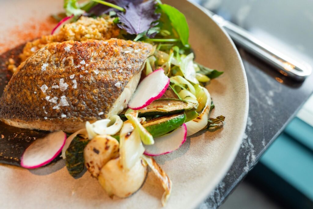 Home Verse pure vissoorten wijting en roodbaars filet, klaar voor culinaire bereidingen met frisse ingrediënten.